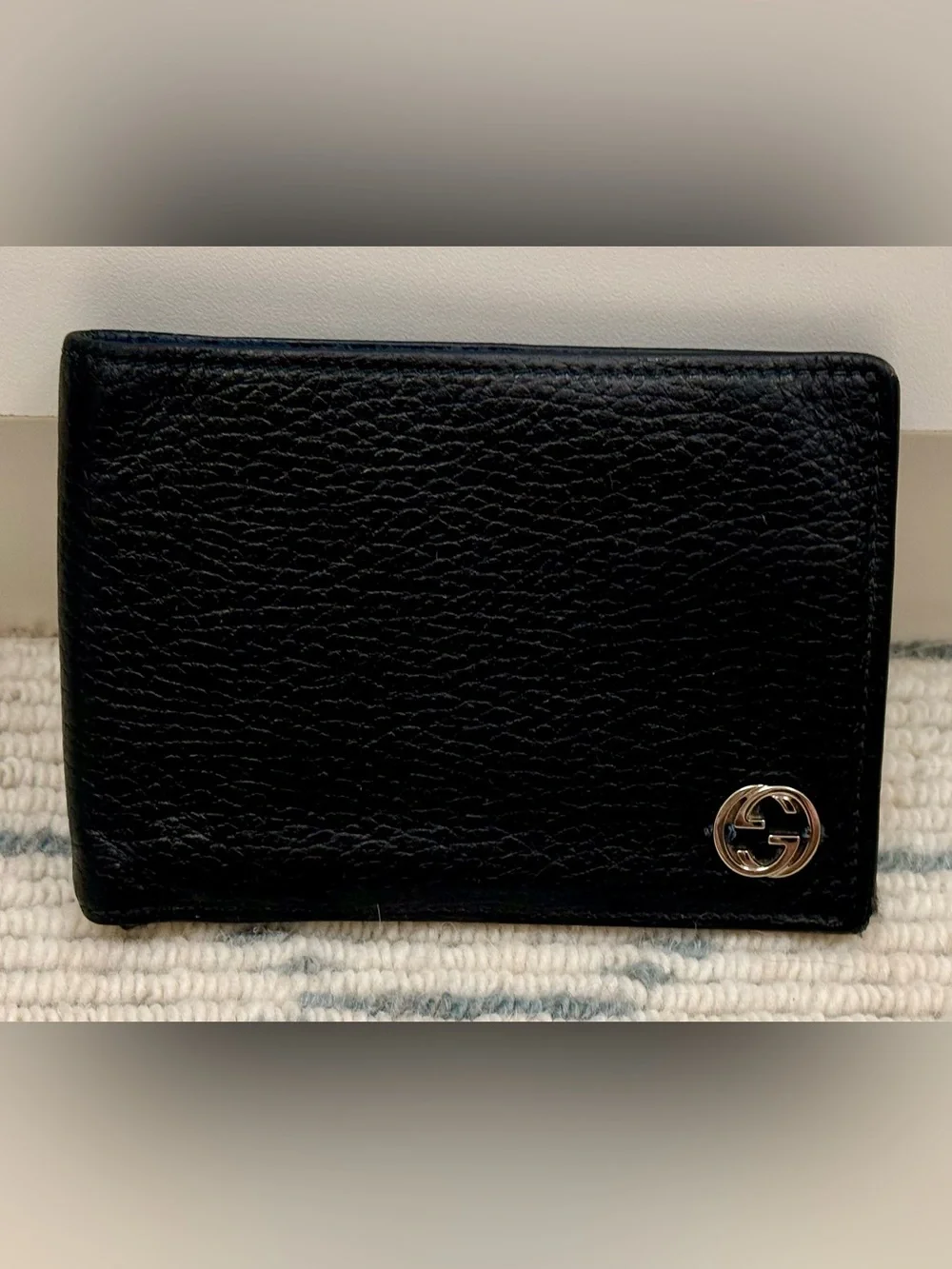 GUCCI Classic Signature BLK/BL Two-Tone Calfskin Interlocking GG Bi-Fold Wallet